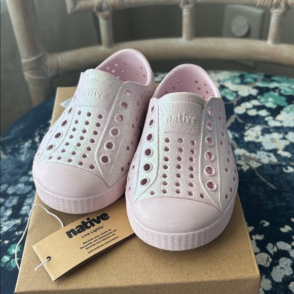 Native Kids Jefferson Pink Slip-On Shoes - Picture 5 of 6